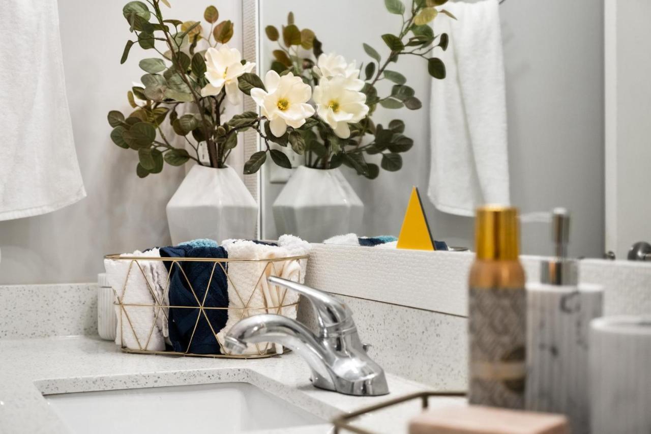 Willow Suite Langley Bagian luar foto