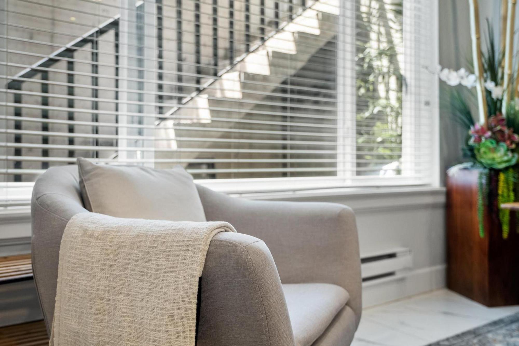 Willow Suite Langley Bagian luar foto